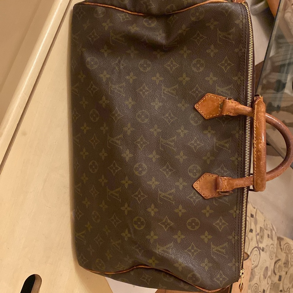 LV' MONOGRAM SPEEDY 40 (will add a free lv wallet)